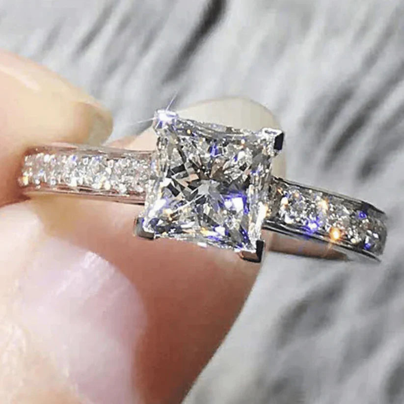 Leontina Gualtieri Ring | White Gold 18k