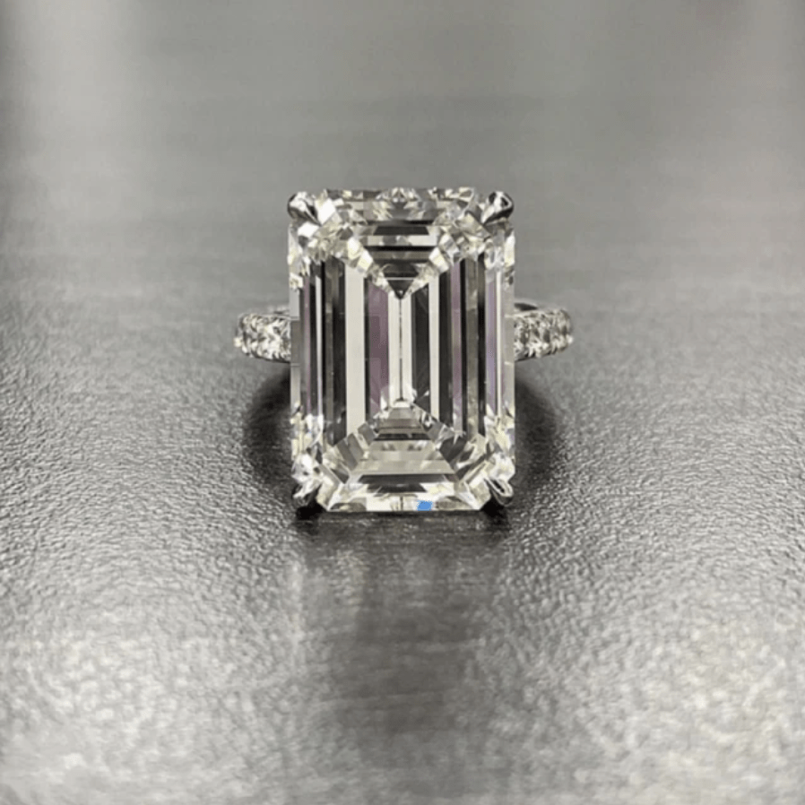 VISTA™ EMERAUDE EMERALD CUT RING