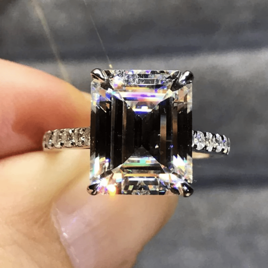 VISTA™ EMERAUDE EMERALD CUT RING